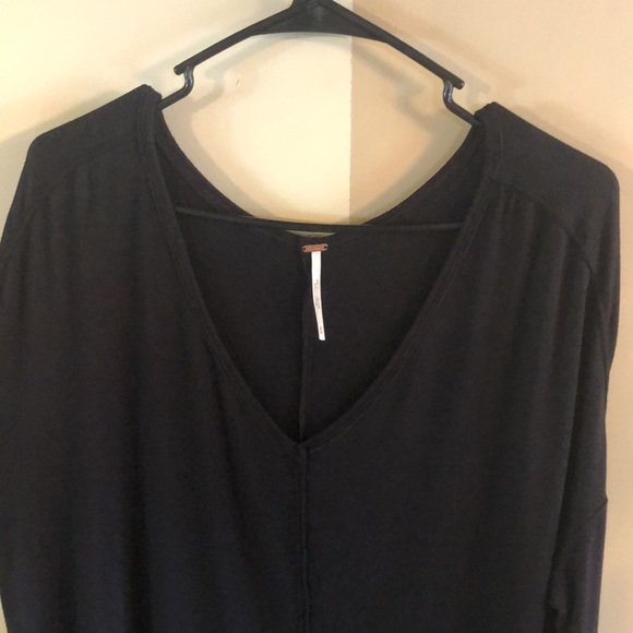 Free people oversized comfortable lightweight black long sleeve V-neck T-shirt M - Picture 3 of 5